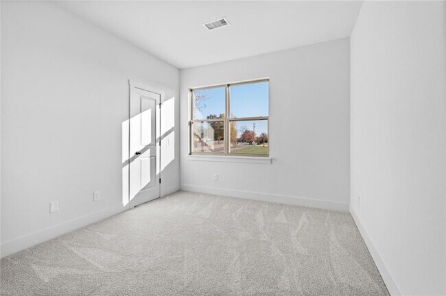 Building Photo - 585 S Rainbow Rd