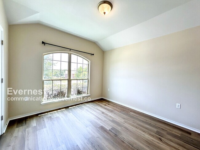 Building Photo - 5604 Bonneville Bend