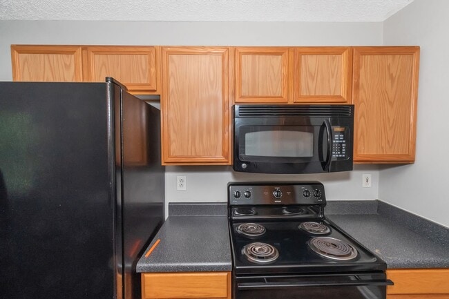 Building Photo - Charming Ranch-Style Home with Spacious Ya...