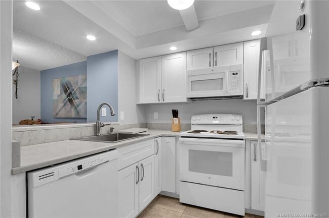 Building Photo - 1504 SE Royal Green Cir