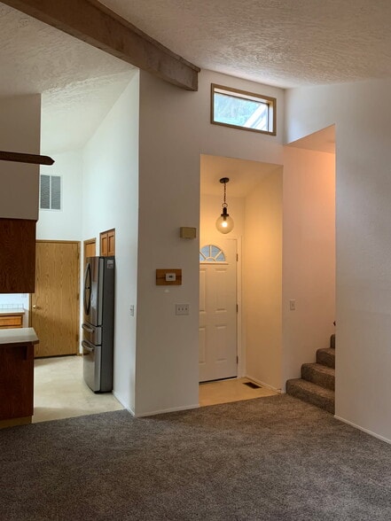 Building Photo - 15177 SW Barcelona Way