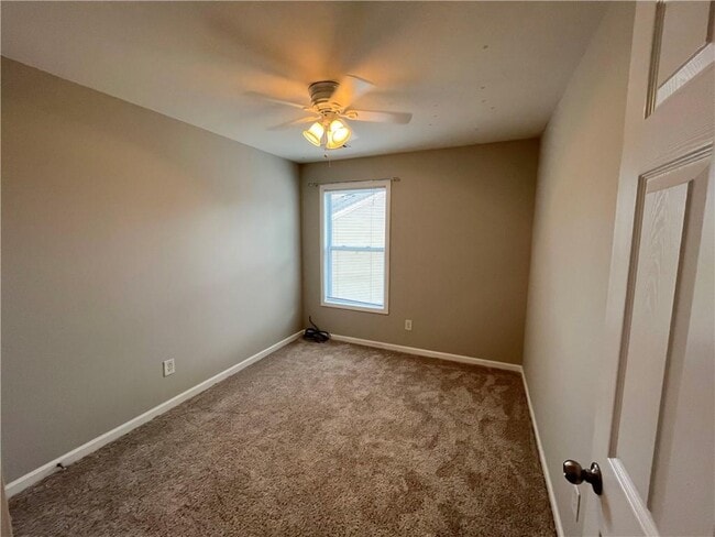 Building Photo - 2048 Lakeshore Overlook Dr