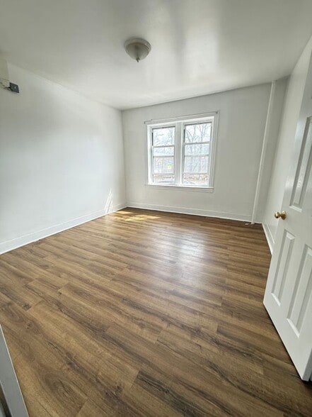 Building Photo - 112 Gatling Pl