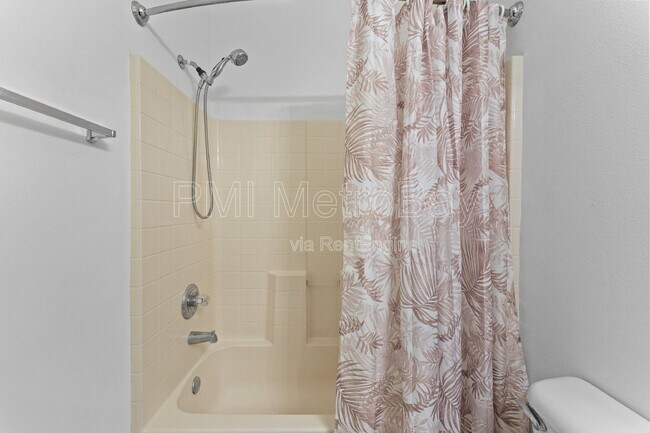 Building Photo - 5873 Fishhawk Ridge Dr