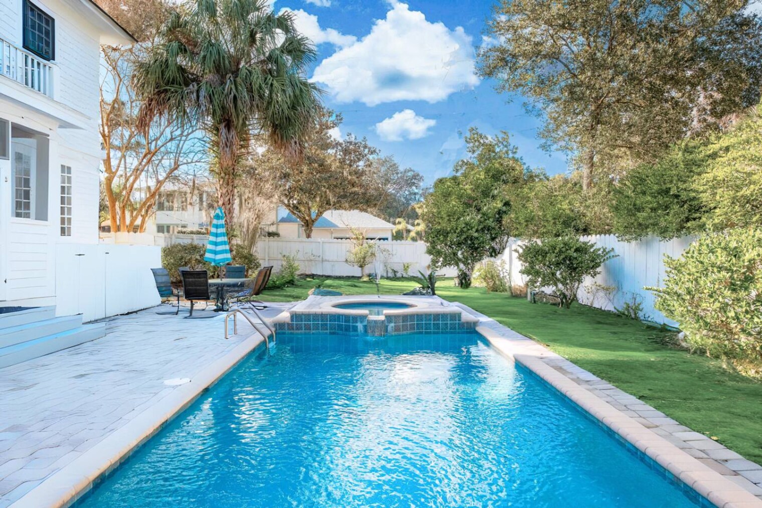 Building Photo - 406 NE 7th Ave