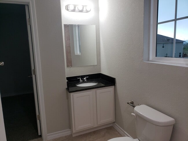 Building Photo - Townhome for rent