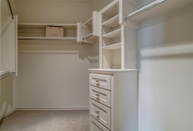 Building Photo - 5701 Mistletoe Ct