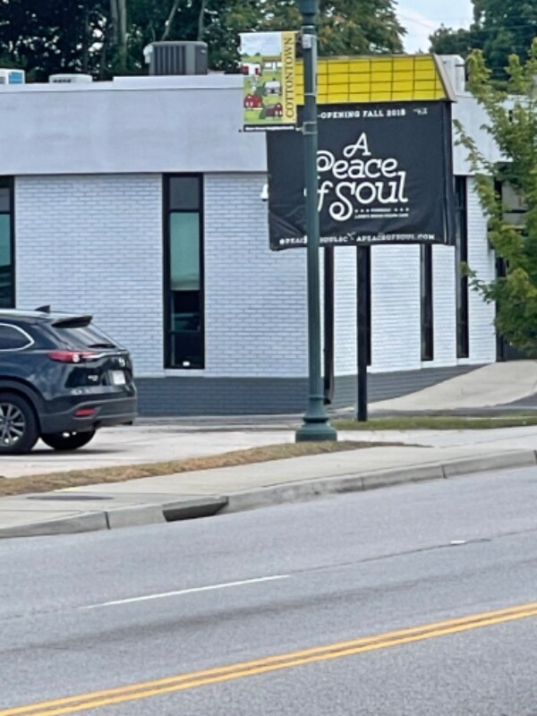 Building Photo - 3407 River Dr