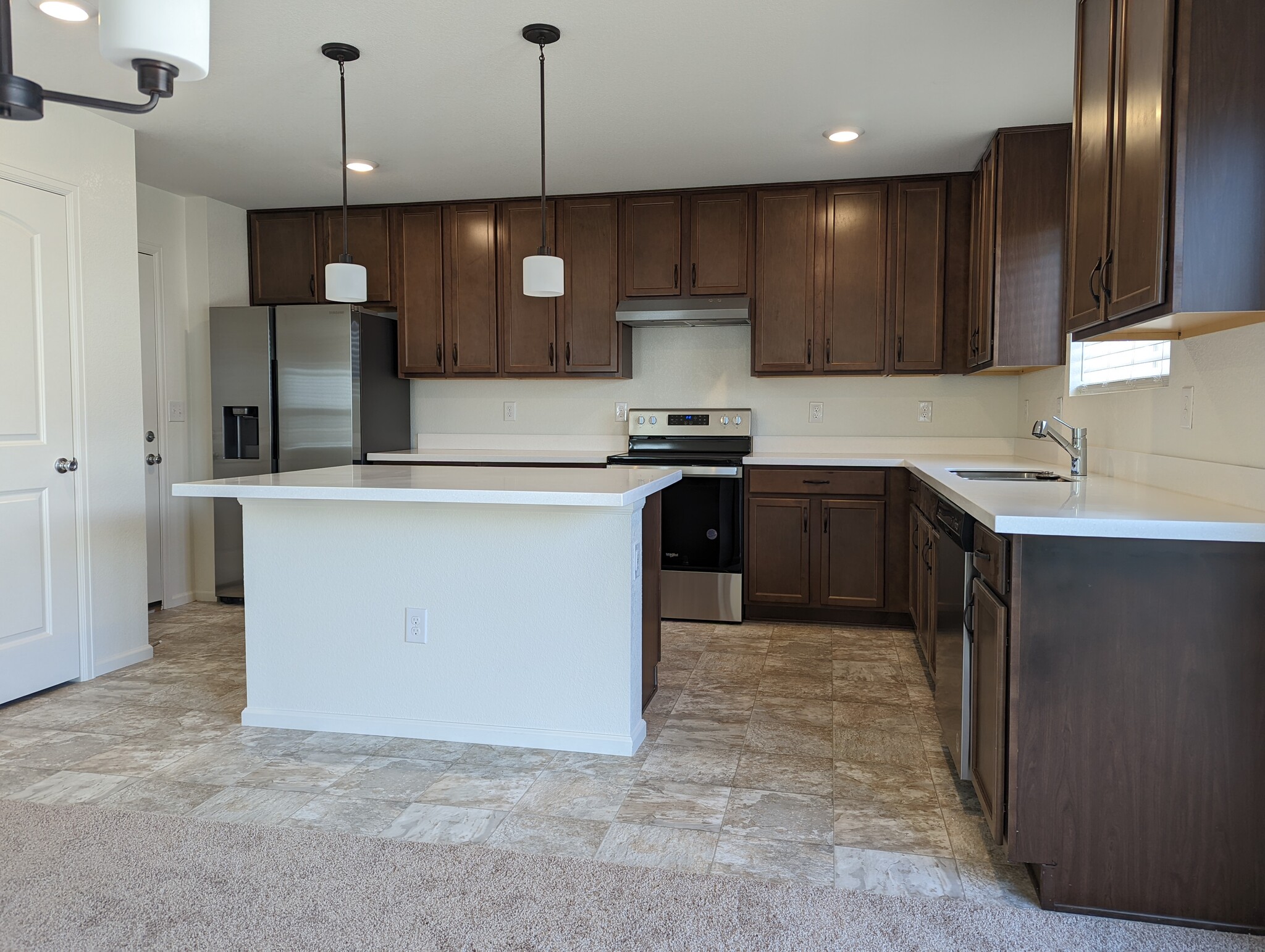 Kitchen - 6098 N Nepal Ct