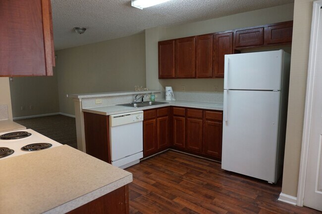 Building Photo - 5562 Bennington Dr