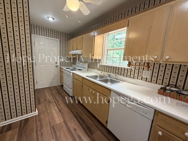 Building Photo - 172 St James Pl