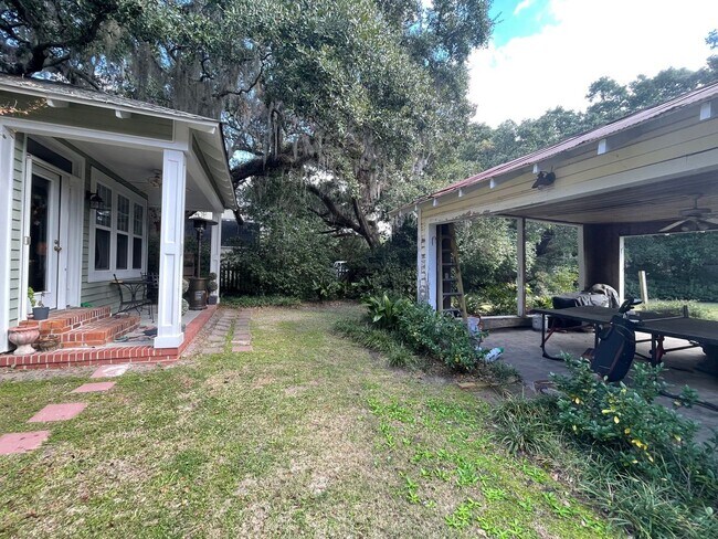 Building Photo - Charming and spacious 3 bedroom cottage in...
