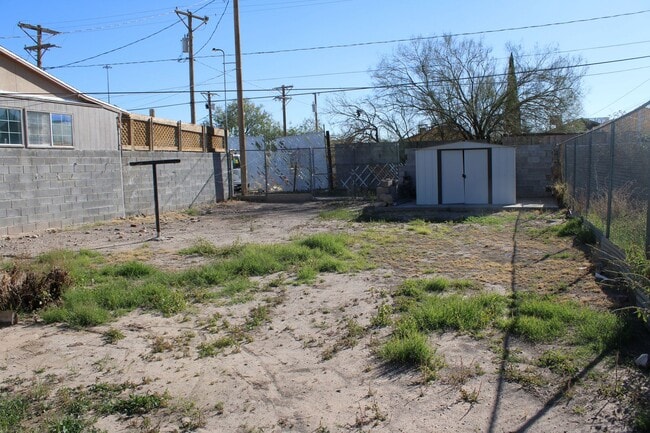 Building Photo - 3114 E Missouri Ave