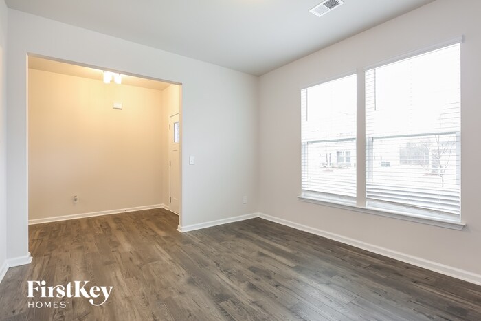 Building Photo - 574 Hillpark Ln