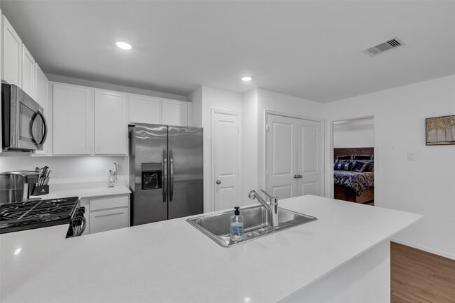 Building Photo - 4154 Saltillo Lakes Dr