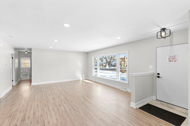 Building Photo - 8150 Greenwood Ave