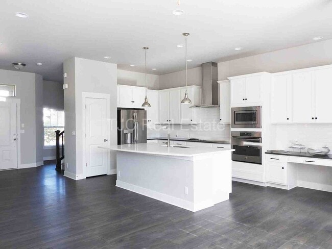 Building Photo - Central Park Home for Rent! Mountain Views!