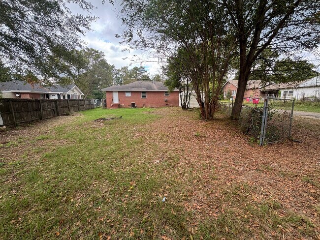 Building Photo - 3413 Millerfield Rd