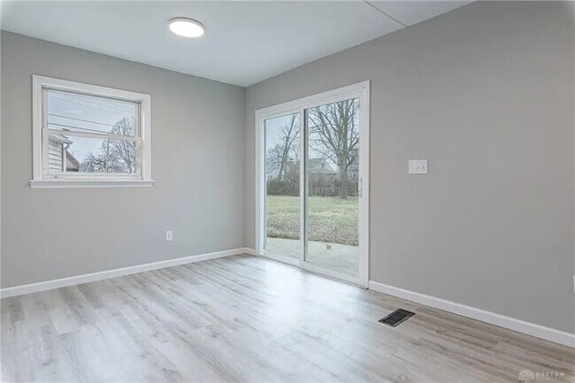 Building Photo - 2207 Whitney Pl