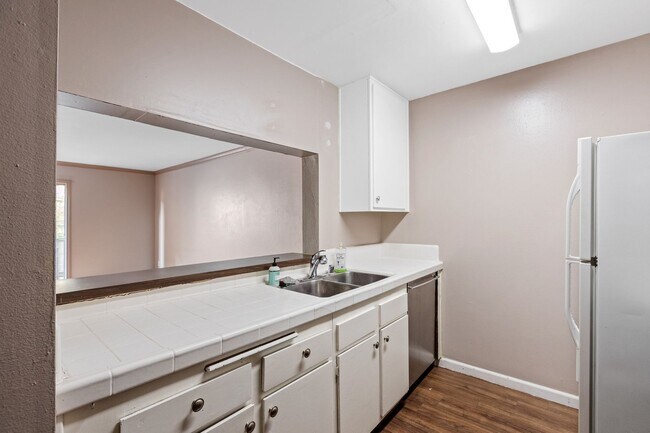 Building Photo - 5460 White Oak Ave