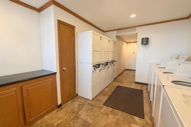 Building Photo - 7510 Hornwood Dr