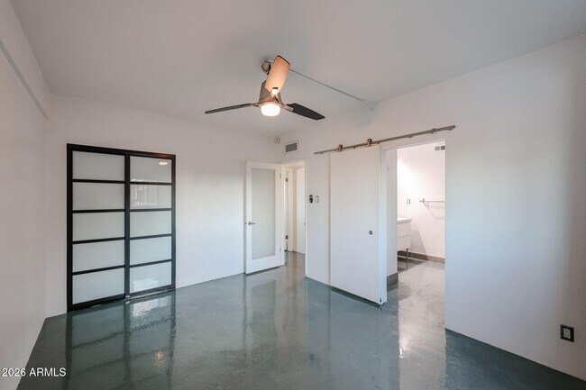 Building Photo - 353 E Thomas Rd