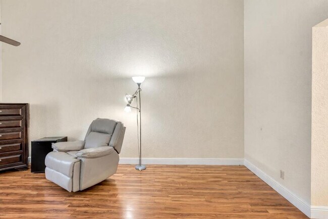 Building Photo - 10240 NW 33rd Pl