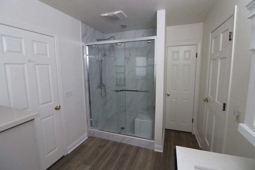 Big shower - 136 Hermosa Ave