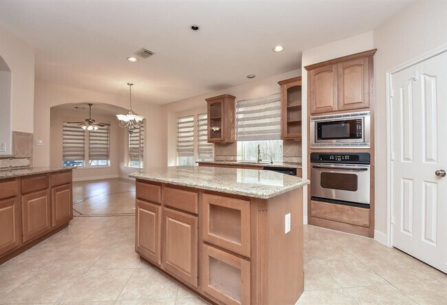 Building Photo - 3830 Parkside Dr