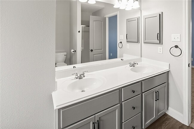 Building Photo - 916 Crested Point Dr