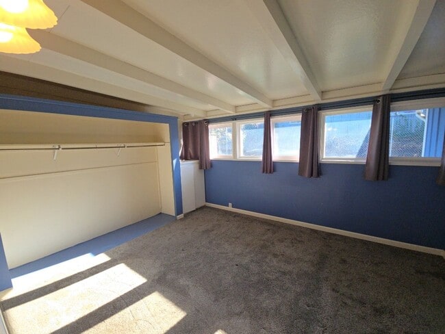 Building Photo - 4BR/2BA South Eureka Home!