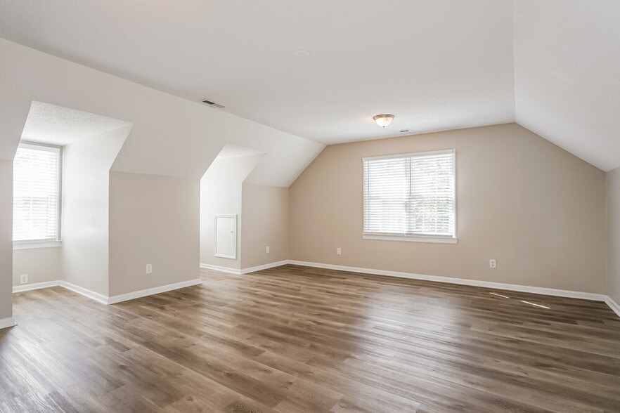 Building Photo - 8817 Whitby Ct