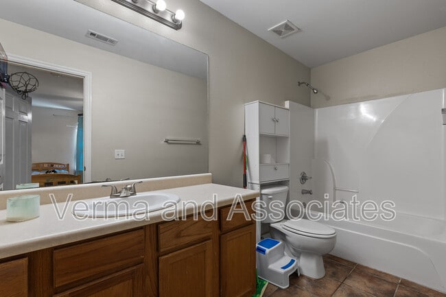 Building Photo - 256 Graystone Cir