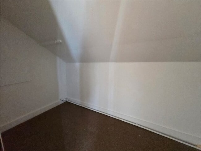 Building Photo - 292 Pleasant St