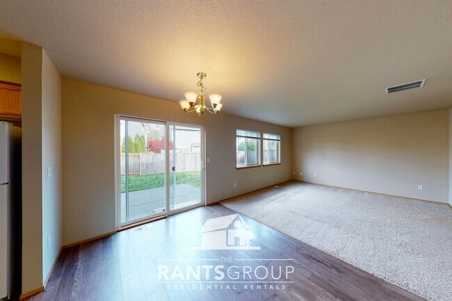 Building Photo - Great Location! Easy JBLM Commute!