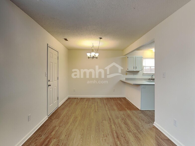 Building Photo - 1676 Sweetwater Ln