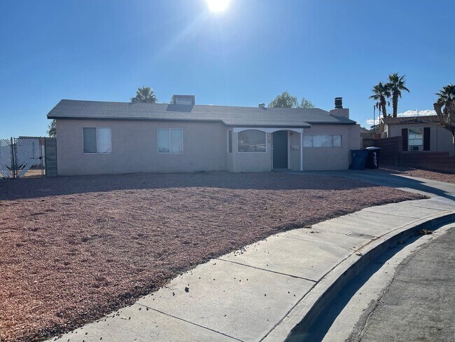 Building Photo - COME SEE THIS LOVELY HOME 3 BEDROOMS AND 2 BATH !