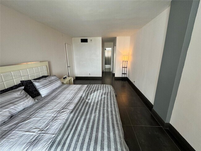 Building Photo - 2903 N Miami Beach Blvd
