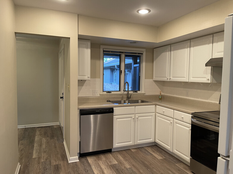 Building Photo - 2675 Glen Arbor Ter