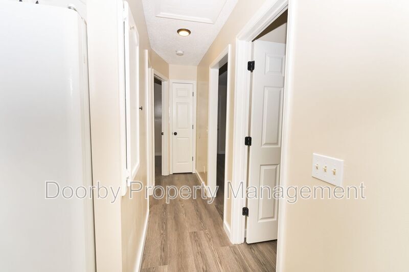 Building Photo - 2425 Ashmore Ave