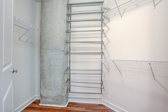 Building Photo - Gorgeous Two Bedroom Condo with Stunning Views of Buckhead!