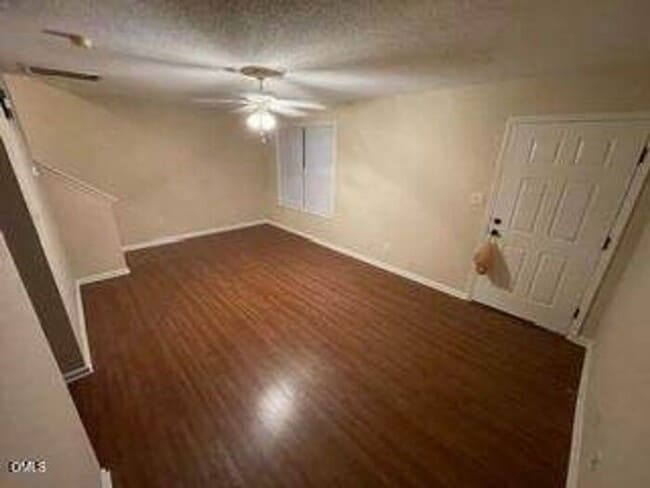 Building Photo - Lovely 3 bedroom 2.5 Bath Townhome