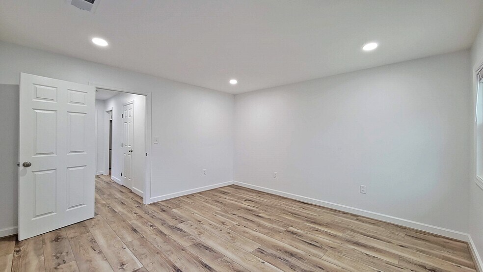 Building Photo - 1712 Mount Vernon Ave