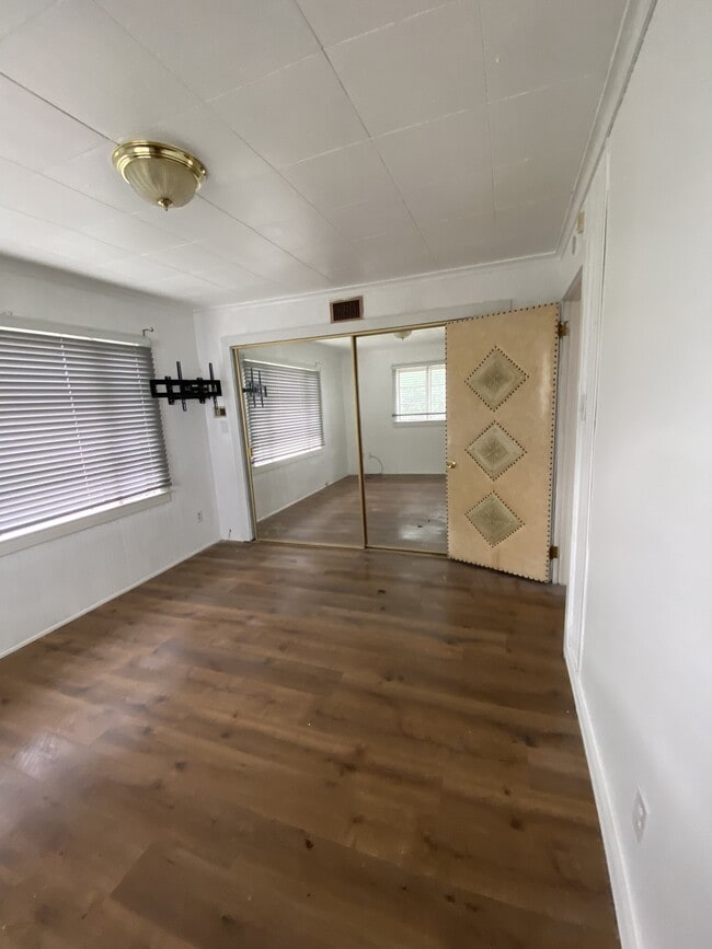 Building Photo - 174 N Buhl Farm Dr