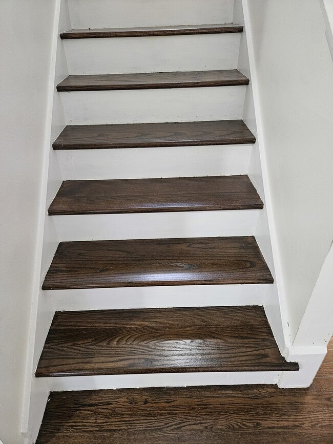 Building Photo - 1S252 Stratford Ln