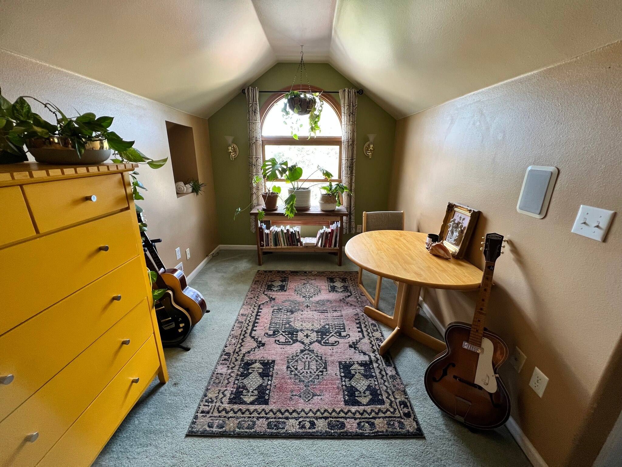 Building Photo - 616 W Mulberry St