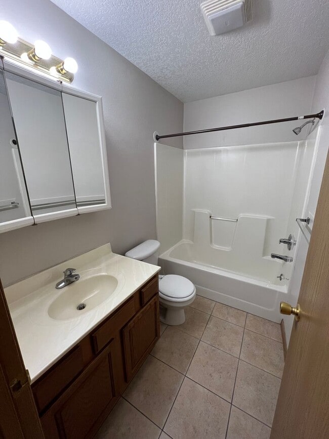 Building Photo - Close to KSU 2 Bed 2 Bath Apartment!