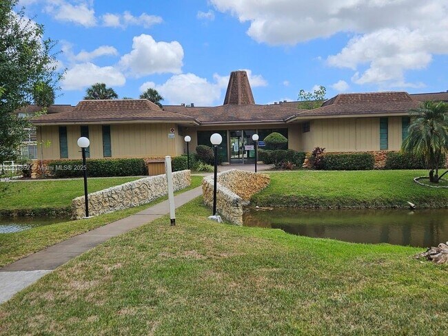 Building Photo - 5031 W Oakland Park Blvd