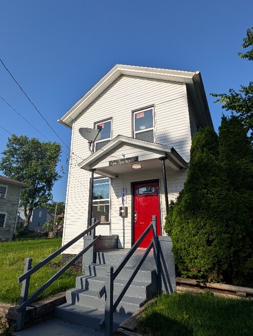 Building Photo - 116 4th Ave