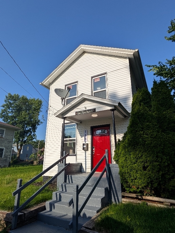 Building Photo - 116 4th Ave
